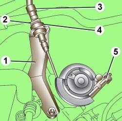 Крепление троса акселератора к рычагу привода дроссельной заслонки автомобилей с четырехцилиндровыми двигателями