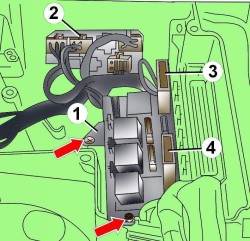 Расположение винтов (1) крепления блока реле, электрического разъема (2) и корпусов плавких предохранителей (3, 4)