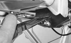 Регулировка положения замка крышки багажника