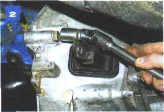 Снятие и установка коробки передач на автомобиле с двигателем ВАЗ-2106