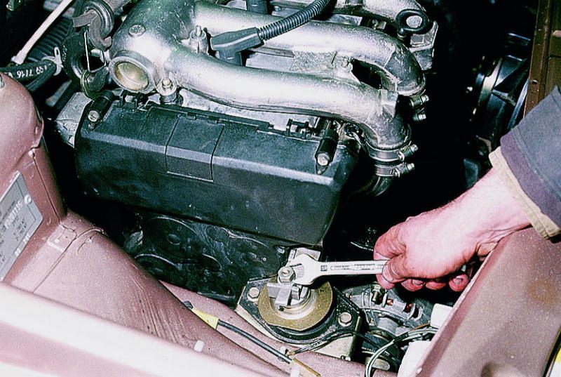 Как проверить опоры двигателя и коробки